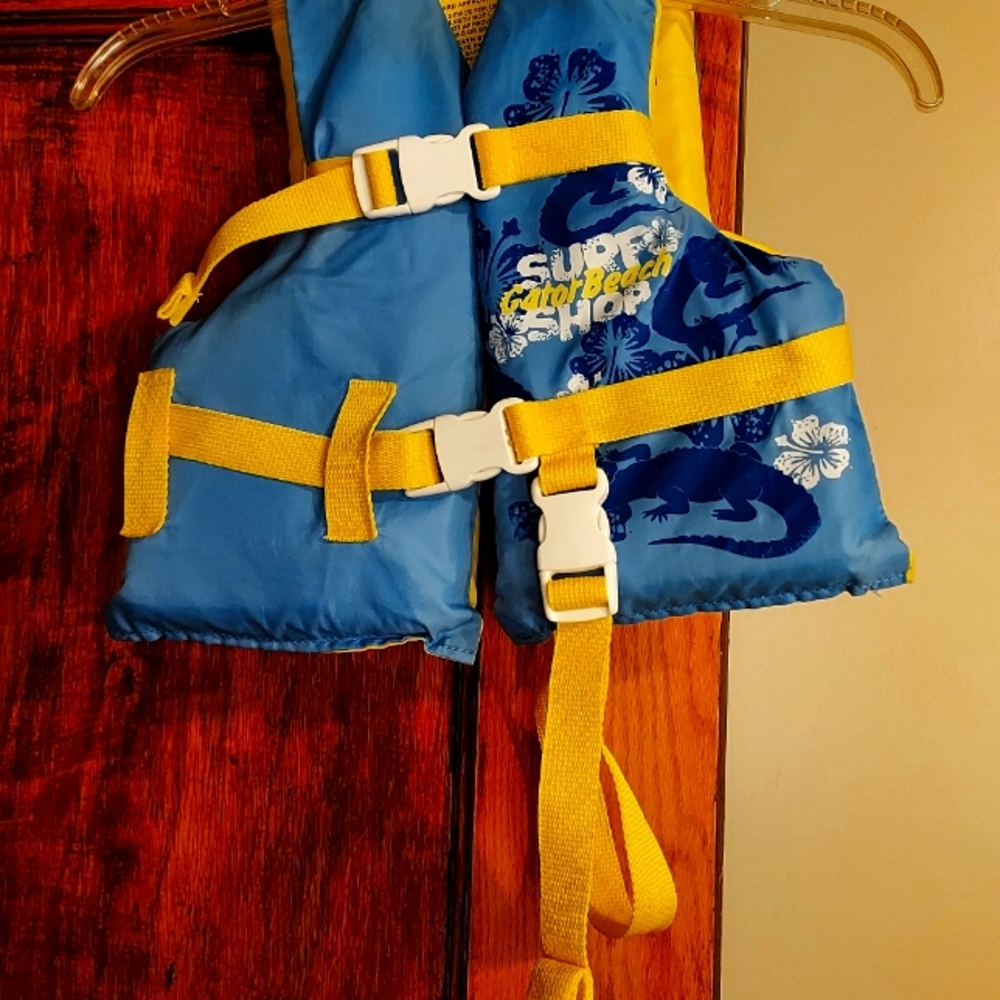LIFE VEST/FLOTATION DEVICE(KIDS)